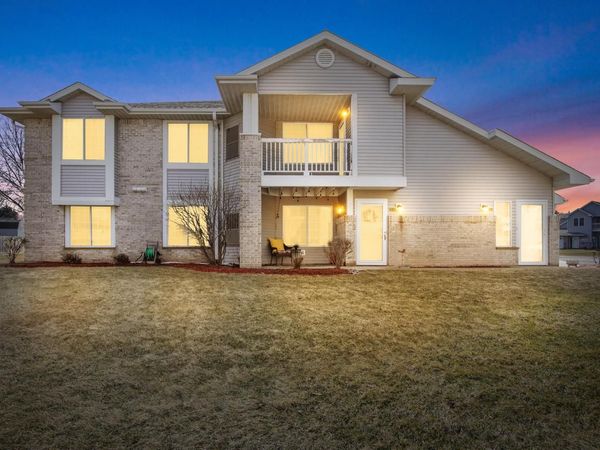 6940 S Rolling Meadows COURT, Oak Creek, WI 53154