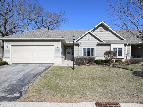 5347 S Butterfield WAY, Greenfield, WI 53221