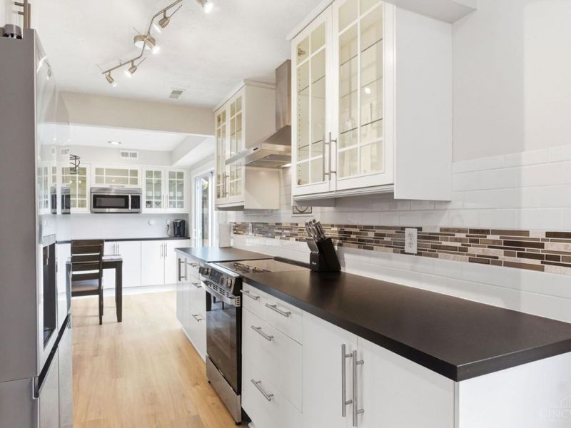 10280 Dewhill Lane, Cincinnati, OH 45251 Photo 6