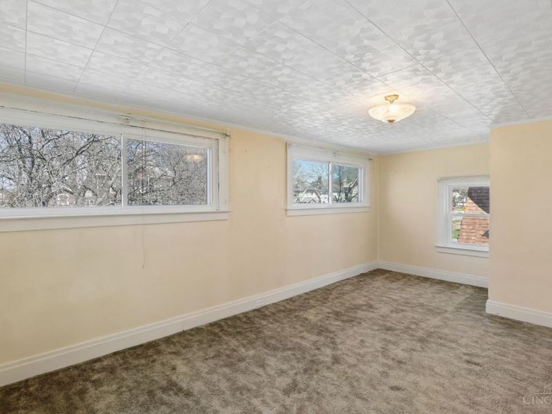 19 Parkway Avenue, Cincinnati, OH 45216 Photo 9