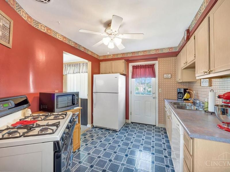 3252 Floridale Lane, Cincinnati, OH 45239 Photo 12