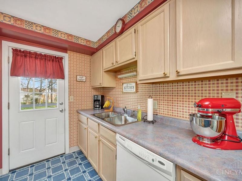 3252 Floridale Lane, Cincinnati, OH 45239 Photo 13