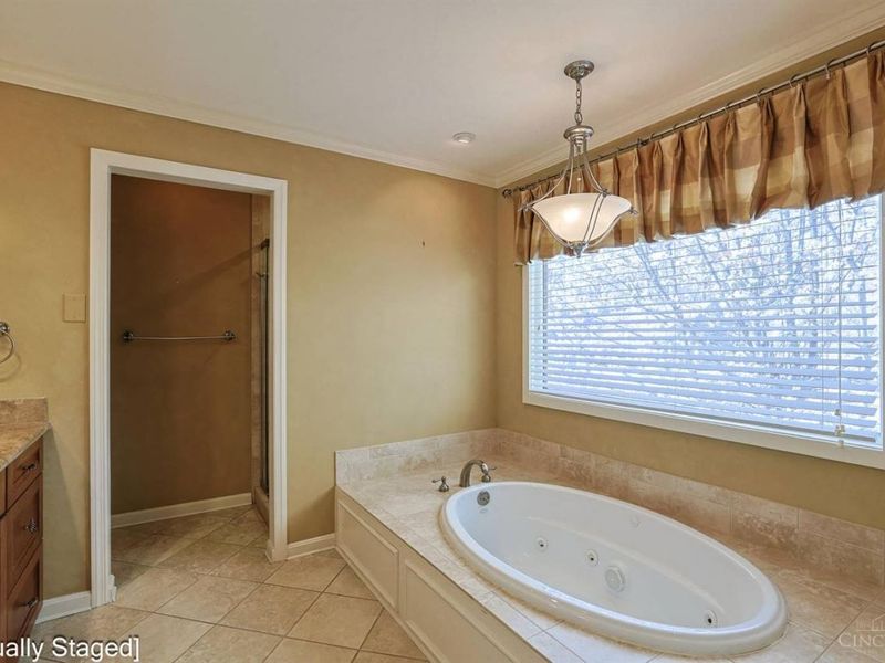 7 Falling Brook Lane, Blue Ash, OH 45241 Photo 17