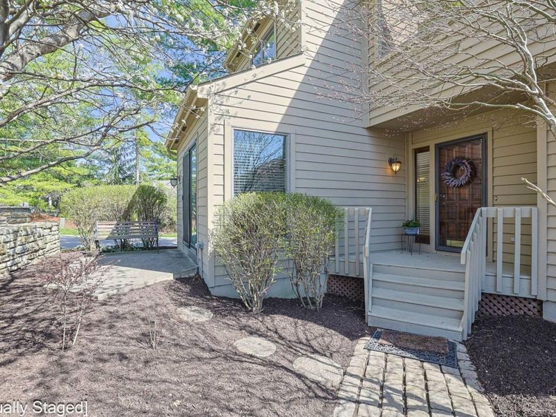 7 Falling Brook Lane, Blue Ash, OH 45241 Photo 2