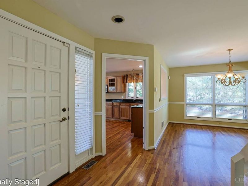 7 Falling Brook Lane, Blue Ash, OH 45241 Photo 4