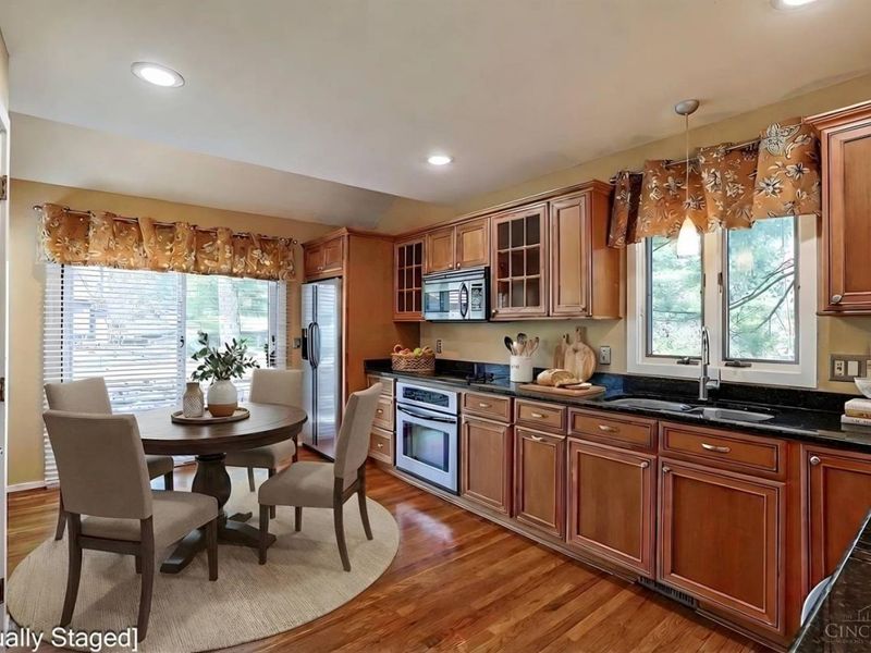 7 Falling Brook Lane, Blue Ash, OH 45241 Photo 5