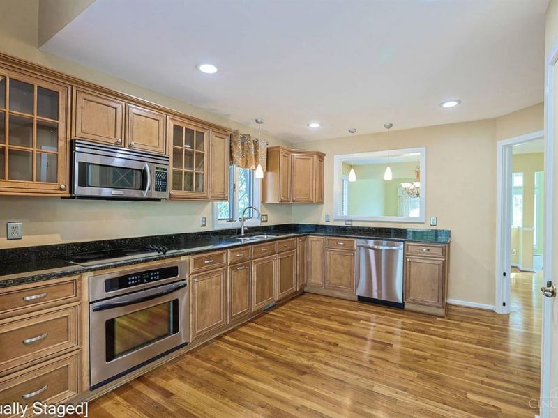 7 Falling Brook Lane, Blue Ash, OH 45241 Photo 6