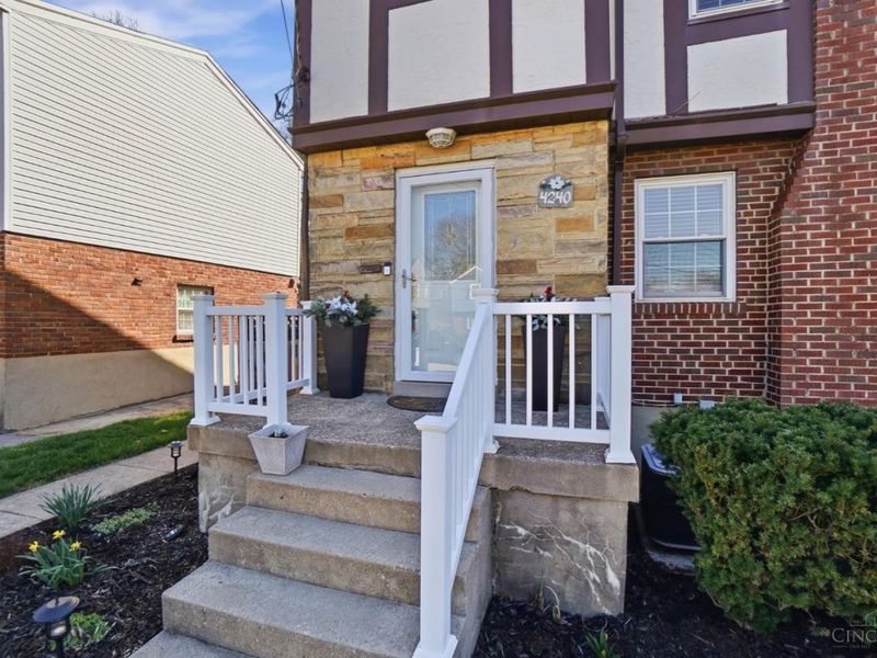 4240 Dartmouth Drive, Cincinnati, OH 45217 Photo 3