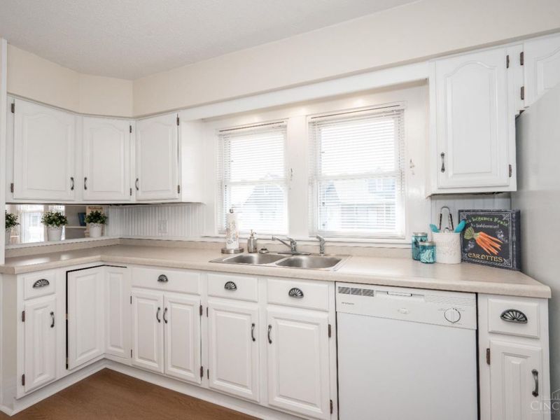 4824 Fairview Avenue, Cincinnati, OH 45242 Photo 32