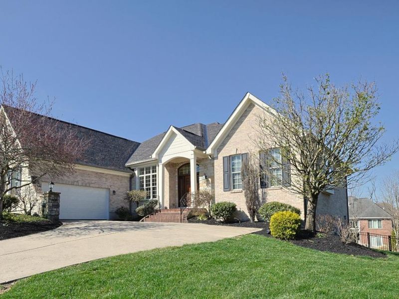 10263 Ryans Way, Blue Ash, OH 45241 Photo 2