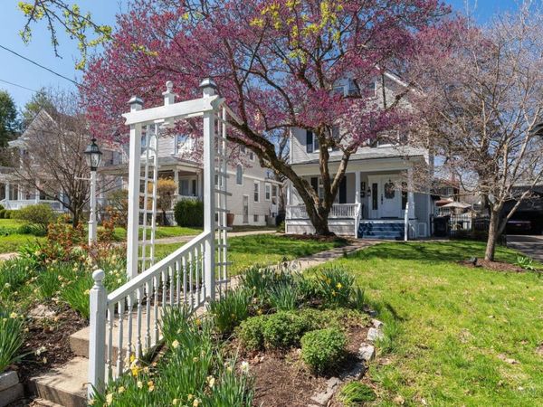 3767 Hyde Park Avenue, Cincinnati, OH 45209