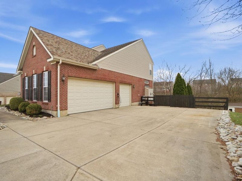 5290 Poets Way, Liberty Township, OH 45011 Photo 2