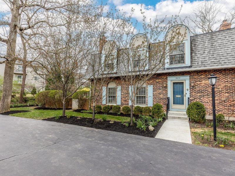 3675 Traskwood Circle, Cincinnati, OH 45208 Photo 2