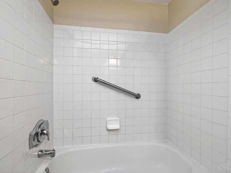 10935 Barrington Court, Unit 232, Sycamore Township, OH 45242 Photo 32