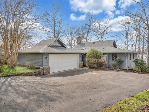 223 Lee DR , Huddleston, VA 24104