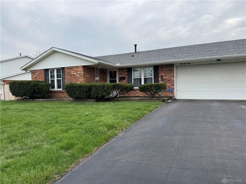 5850 Corlett Court, Huber Heights, OH 45424 Photo 2