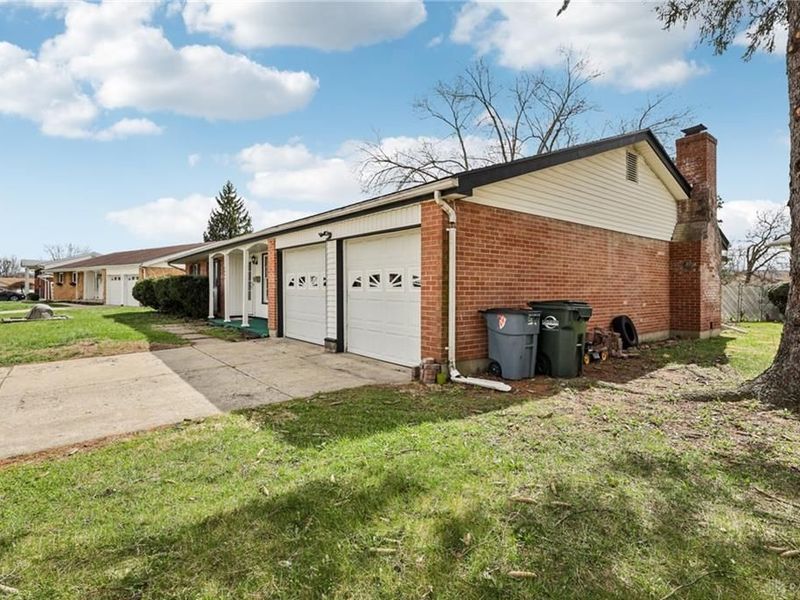 3693 Mandalay Drive, Trotwood, OH 45416 Photo 4