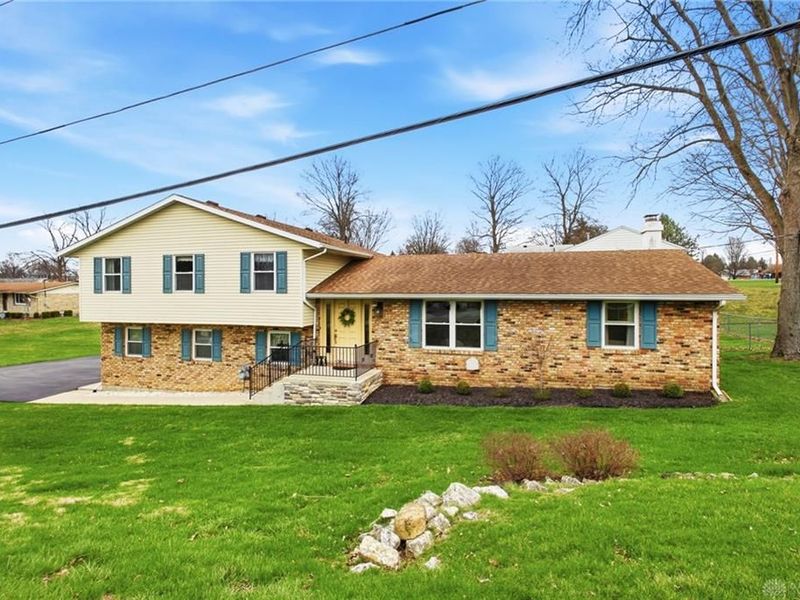 2224 Cheviot Hills Drive, Springfield Township, OH 45505 Photo 2