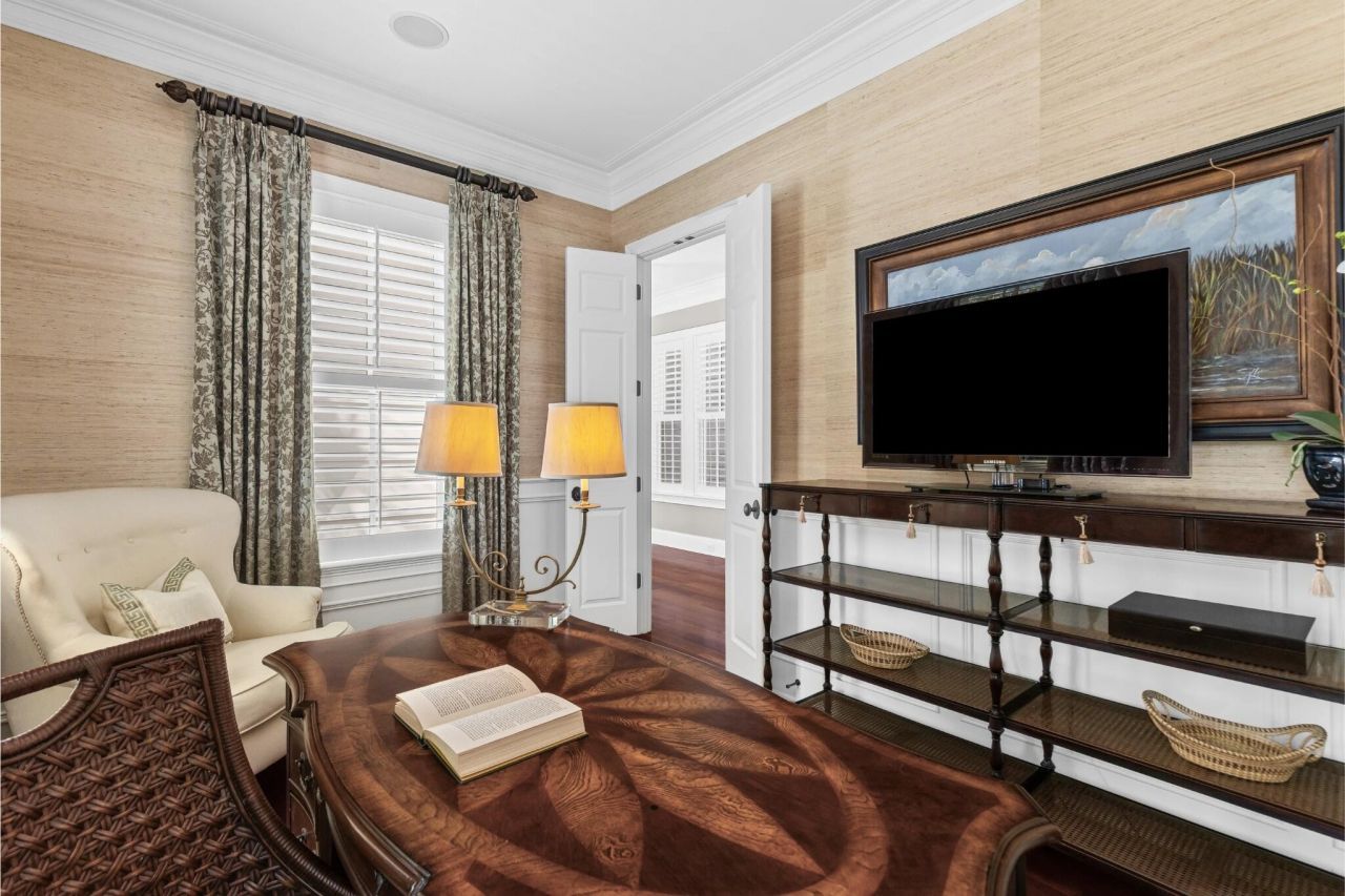 400 Island Park Drive Photo 12