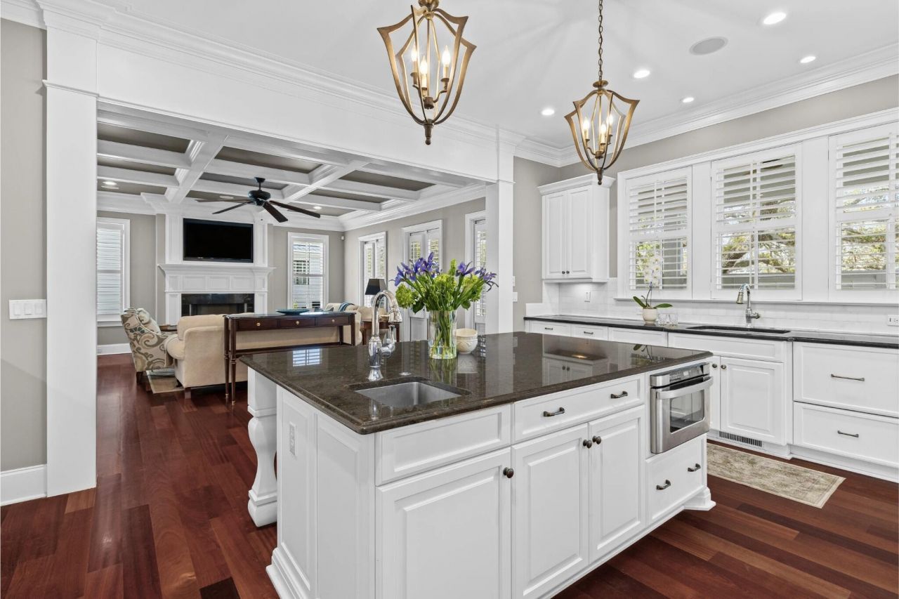 400 Island Park Drive Photo 17