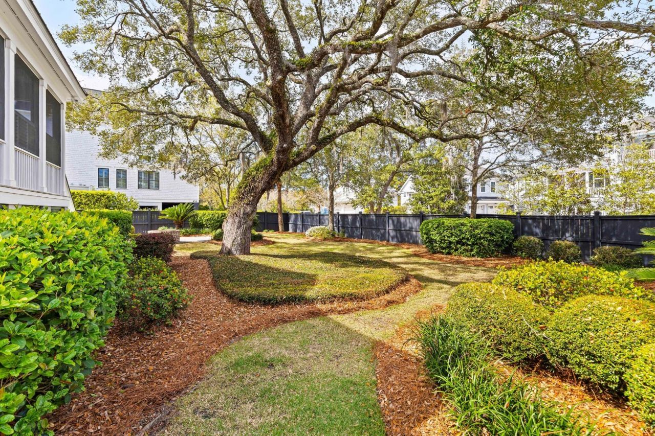 400 Island Park Drive Photo 28