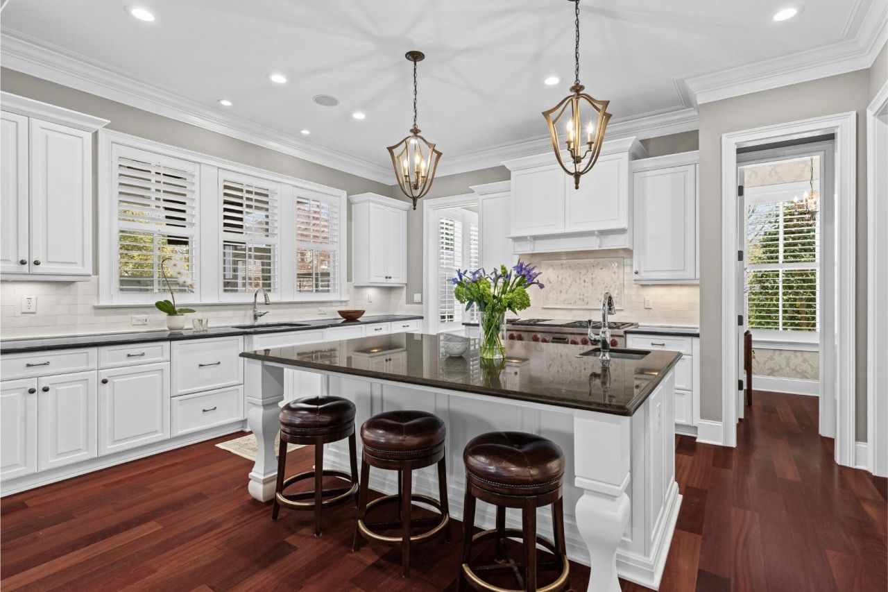 400 Island Park Drive Photo 4