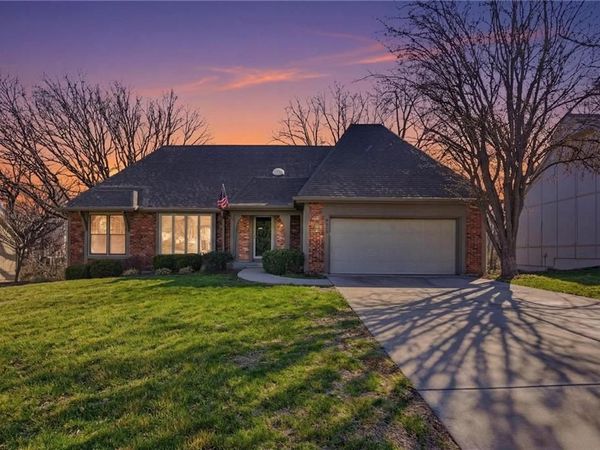 8505 Rosehill Road, Lenexa, KS 66215
