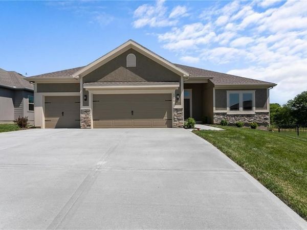 11152 N Bristol Avenue, Kansas City, MO 64156