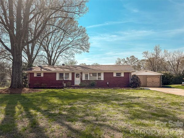 2011 Mountain Creek Road , Albemarle, NC 28001