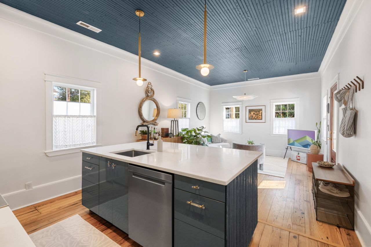 1 Sutherland Court Photo 19