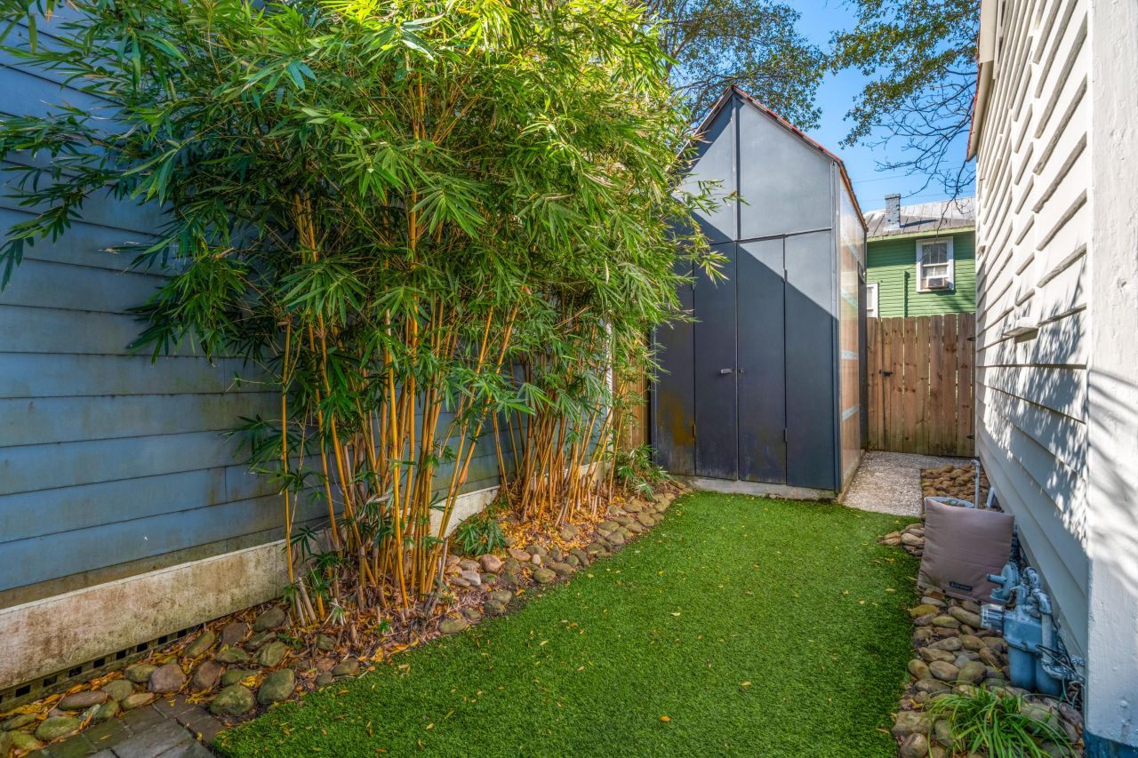 1 Sutherland Court Photo 37