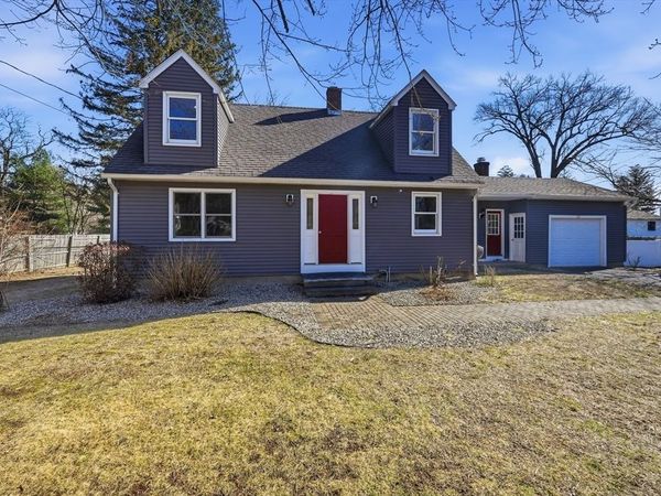 32 Oak Ln, Agawam, MA 01030