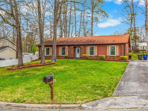 1609 Cedarlimb Court , Winston-Salem, NC 27127