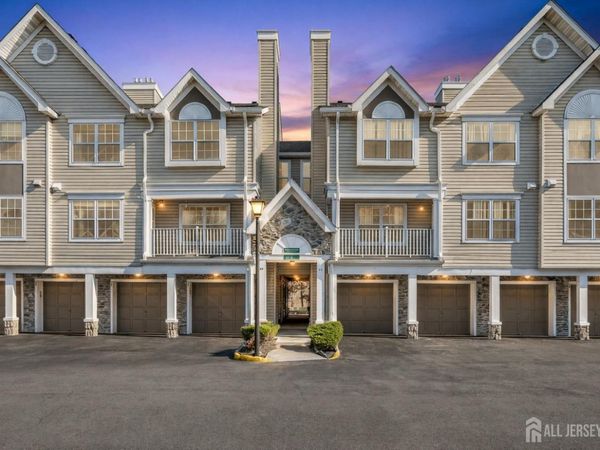 22 Guisborough Way, Edison, NJ 08820