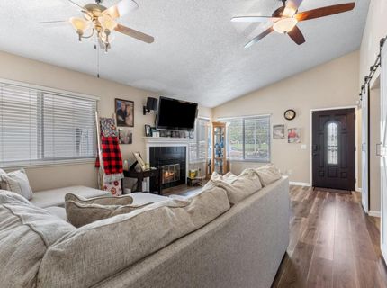 482 De Mar Dr, Sacramento, CA 95831 Photo