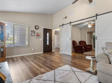 482 De Mar Dr, Sacramento, CA 95831 Photo