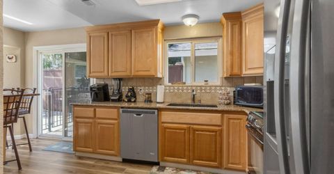 482 De Mar Dr, Sacramento, CA 95831 Photo