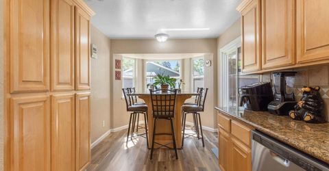 482 De Mar Dr, Sacramento, CA 95831 Photo