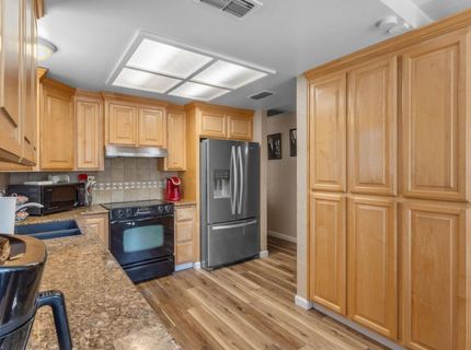 482 De Mar Dr, Sacramento, CA 95831 Photo