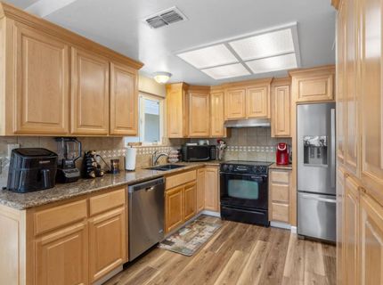 482 De Mar Dr, Sacramento, CA 95831 Photo