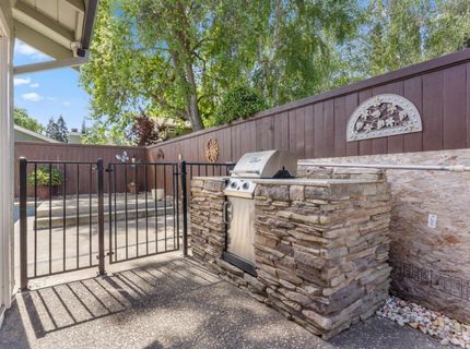 482 De Mar Dr, Sacramento, CA 95831 Photo