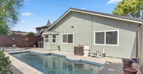 482 De Mar Dr, Sacramento, CA 95831 Photo