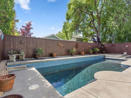 482 De Mar Dr, Sacramento, CA 95831 Photo