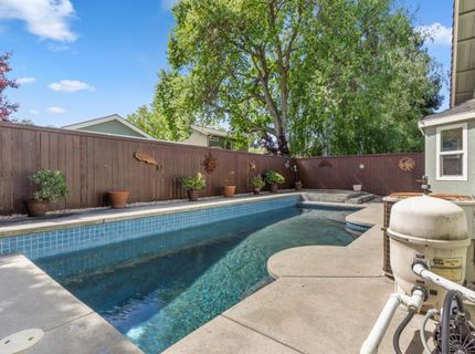 482 De Mar Dr, Sacramento, CA 95831 Photo