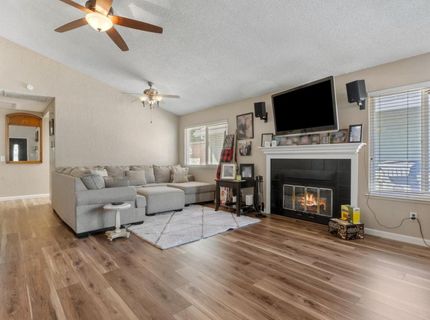 482 De Mar Dr, Sacramento, CA 95831 Photo