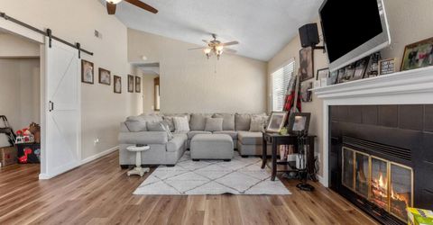 482 De Mar Dr, Sacramento, CA 95831 Photo