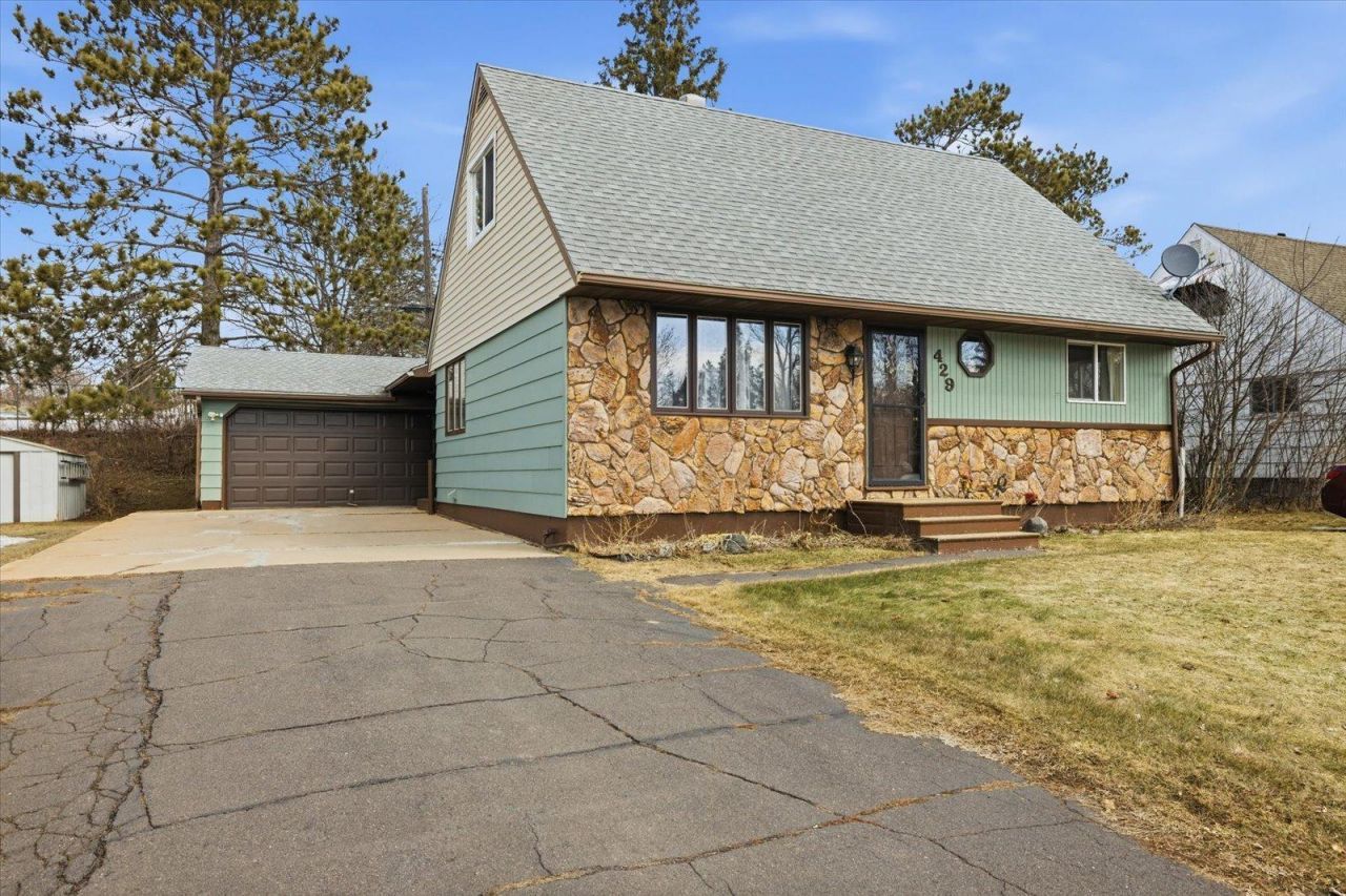 429 Coventry Road, Hoyt Lakes, MN 55750 Main Photo