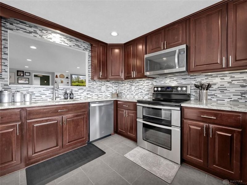 7120 Hardwicke Place, Butler Township, OH 45414 Photo 11