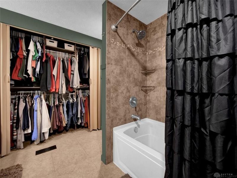 7120 Hardwicke Place, Butler Township, OH 45414 Photo 24