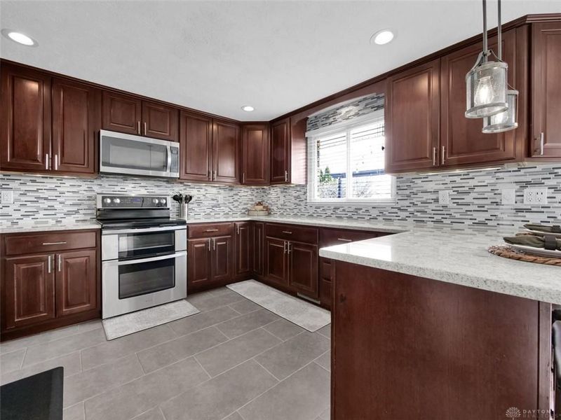 7120 Hardwicke Place, Butler Township, OH 45414 Photo 9